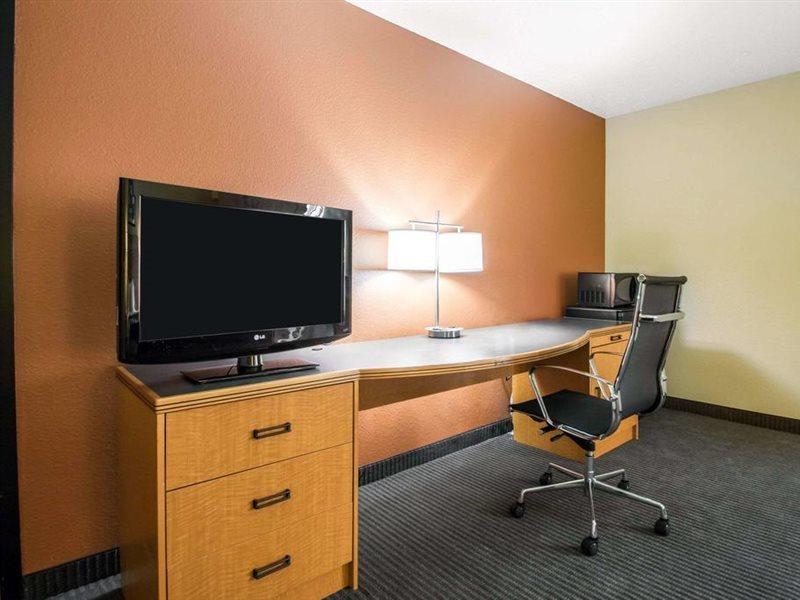 Hotel Comfort & I-43