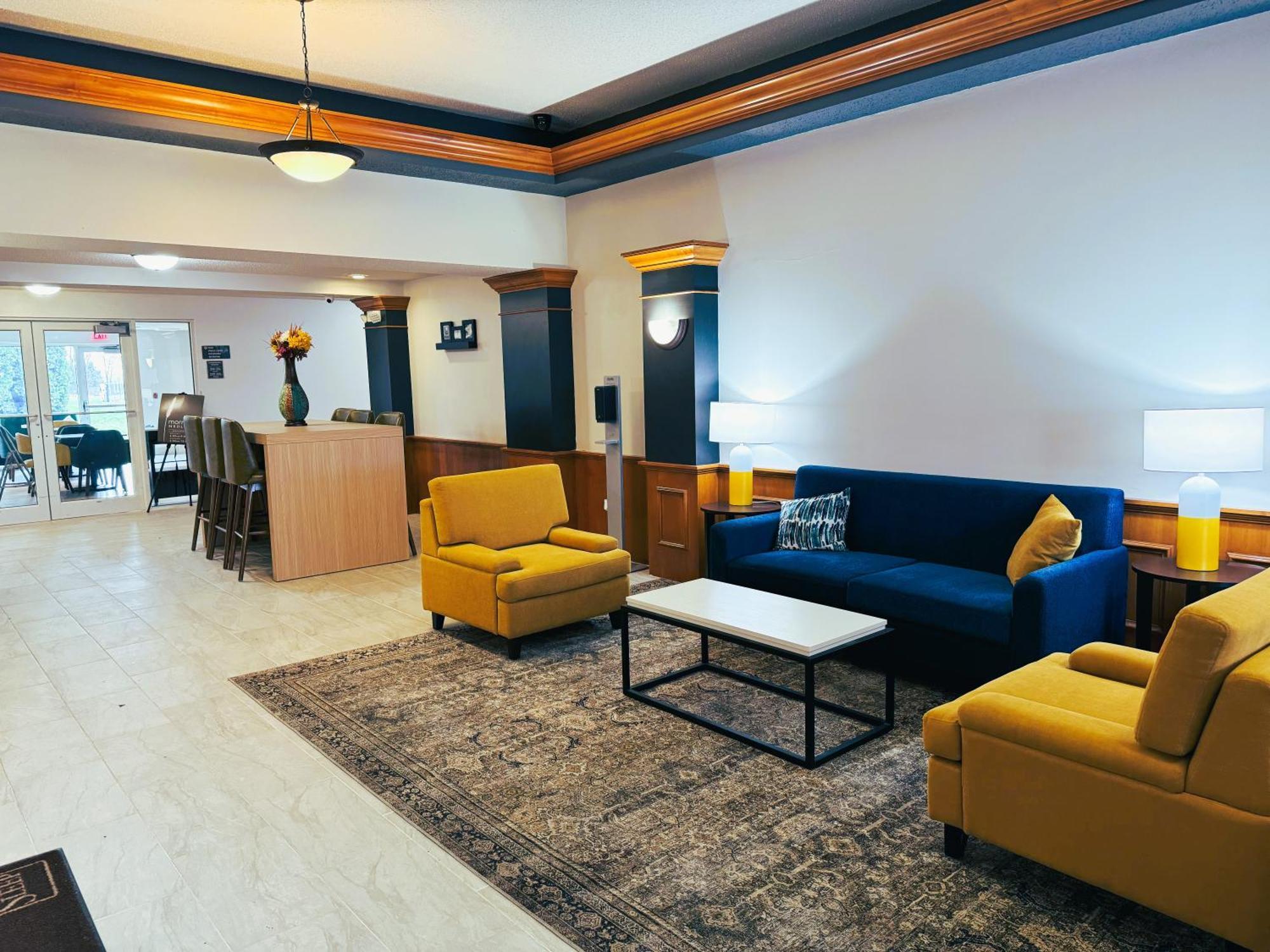 Comfort & I-43 Hotel 2*