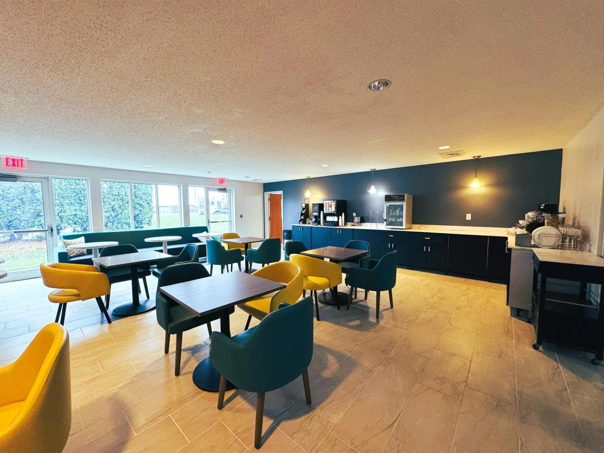 Comfort & I-43 Hotel