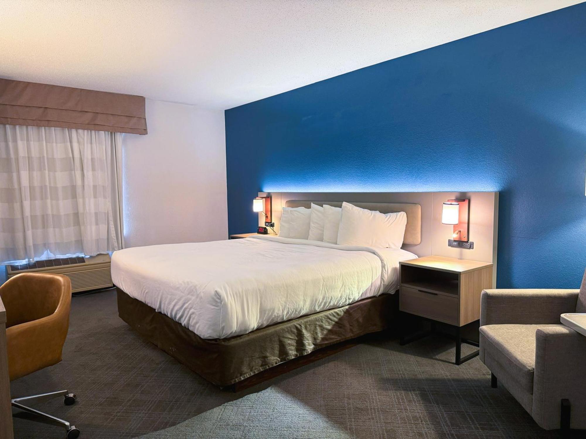 Hotel Comfort & I-43 2*