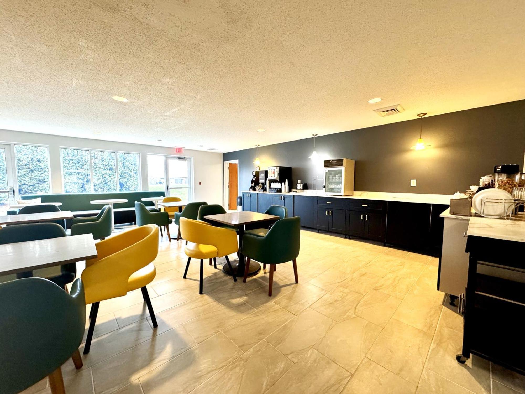 Comfort & I-43 Hotel Sheboygan