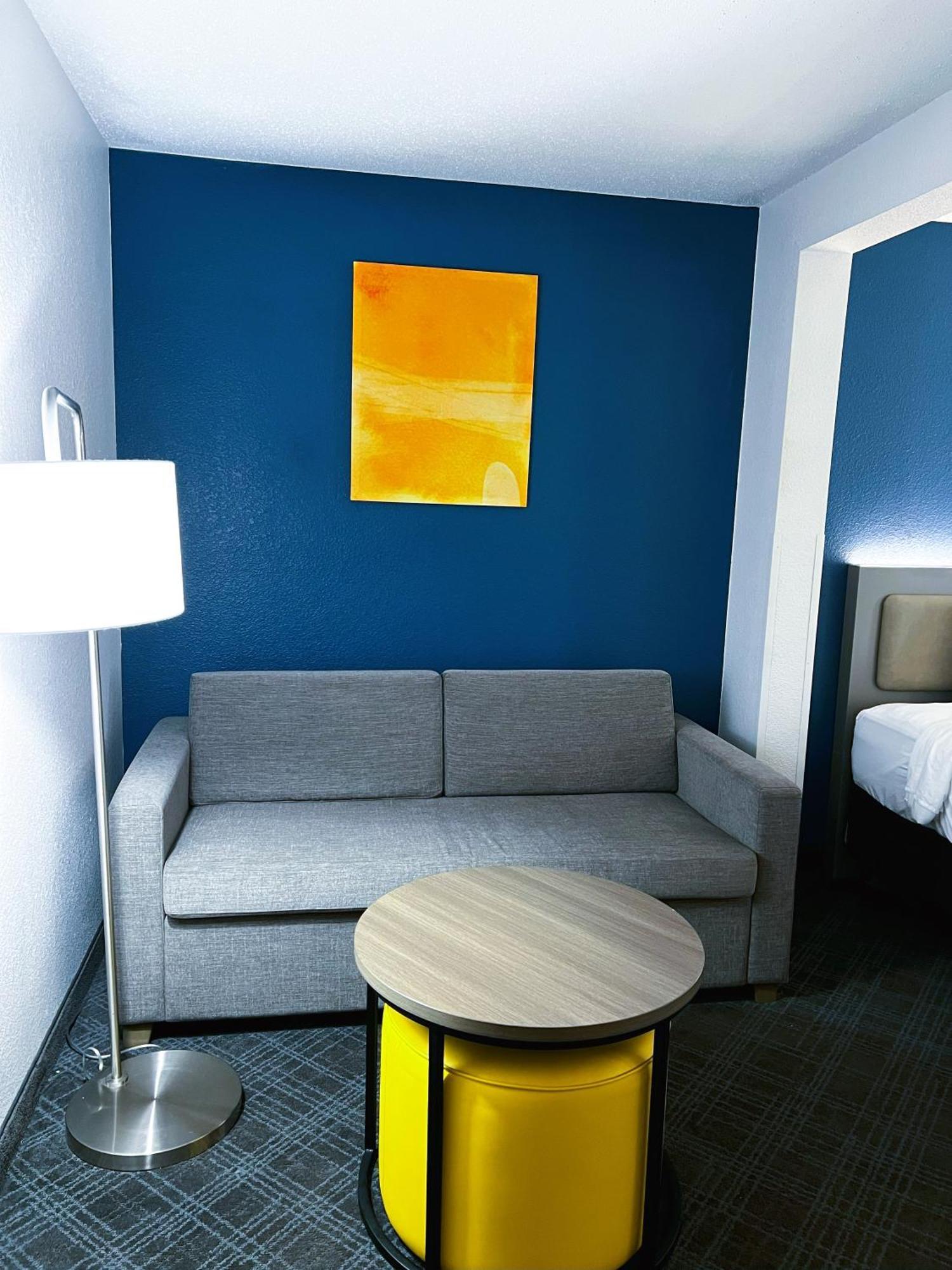 Comfort & I-43 Hotel