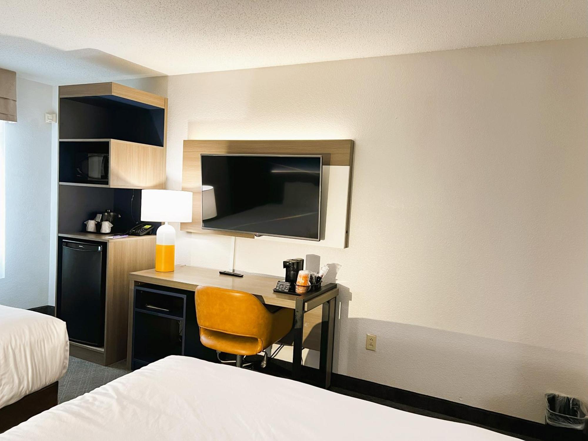 Comfort & I-43 Hotel Sheboygan