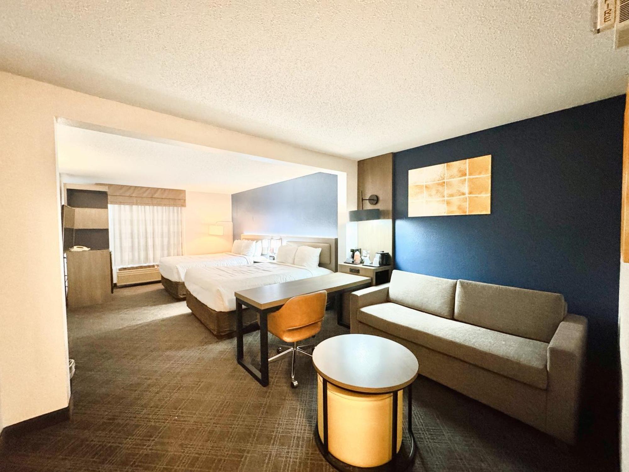 Hotel Comfort & I-43