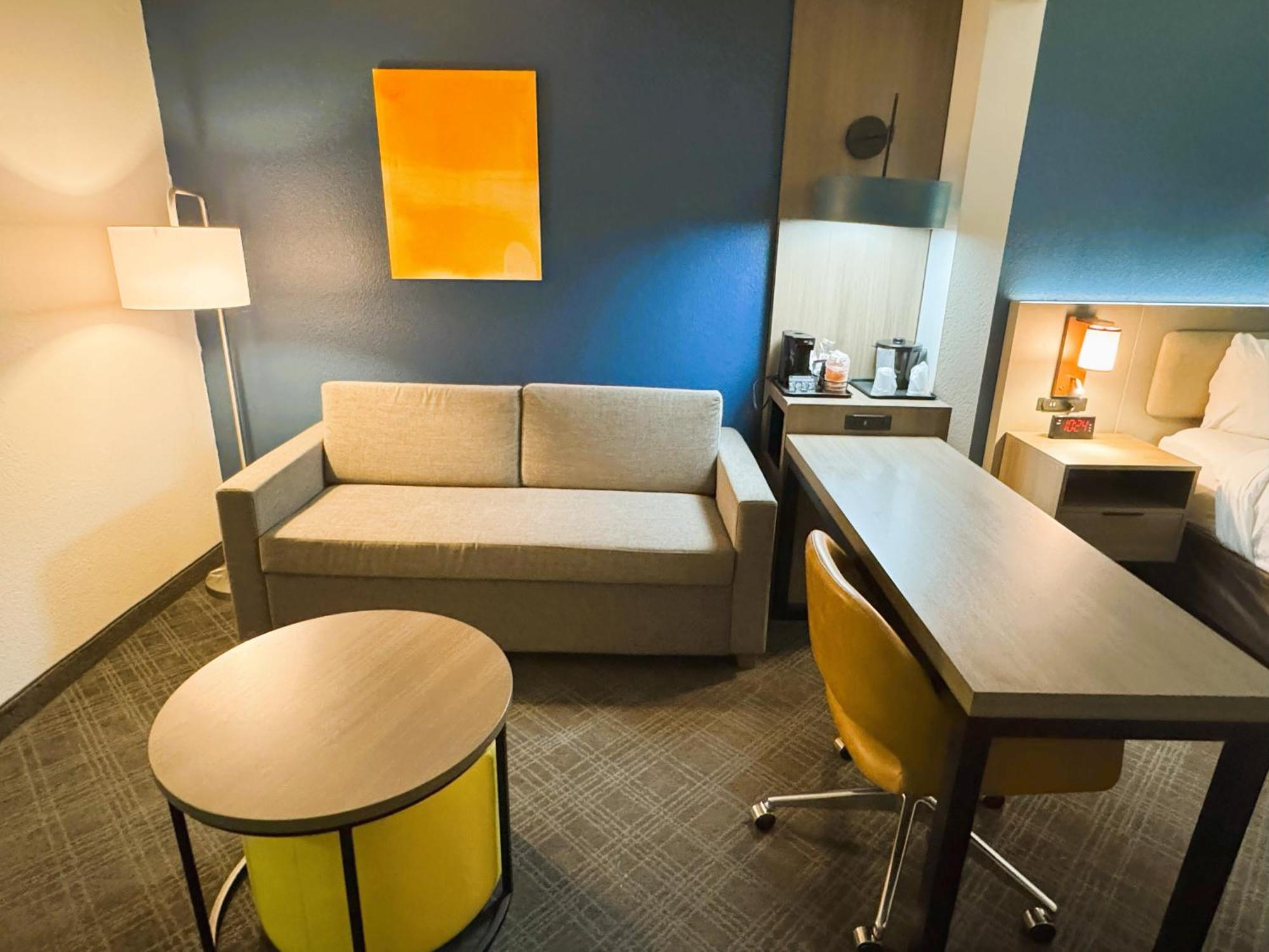 Comfort & I-43 Hotel 2*