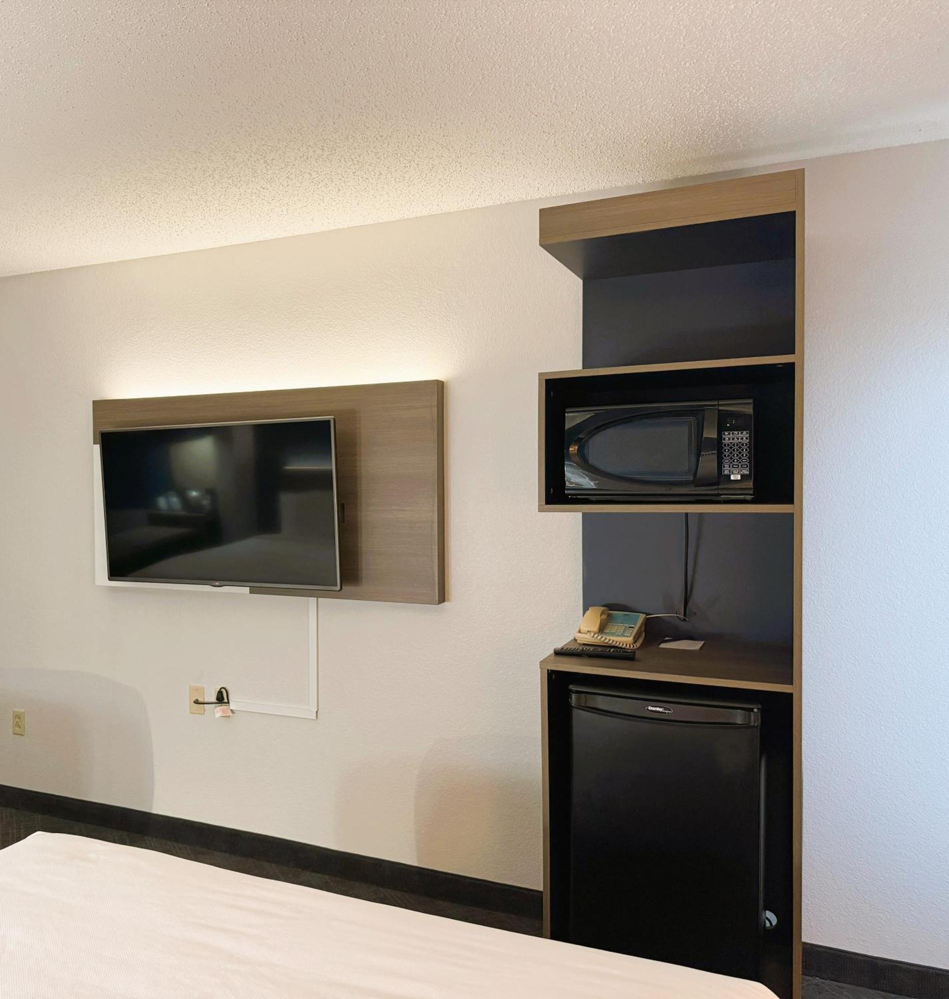 Hotel Comfort & I-43 2*