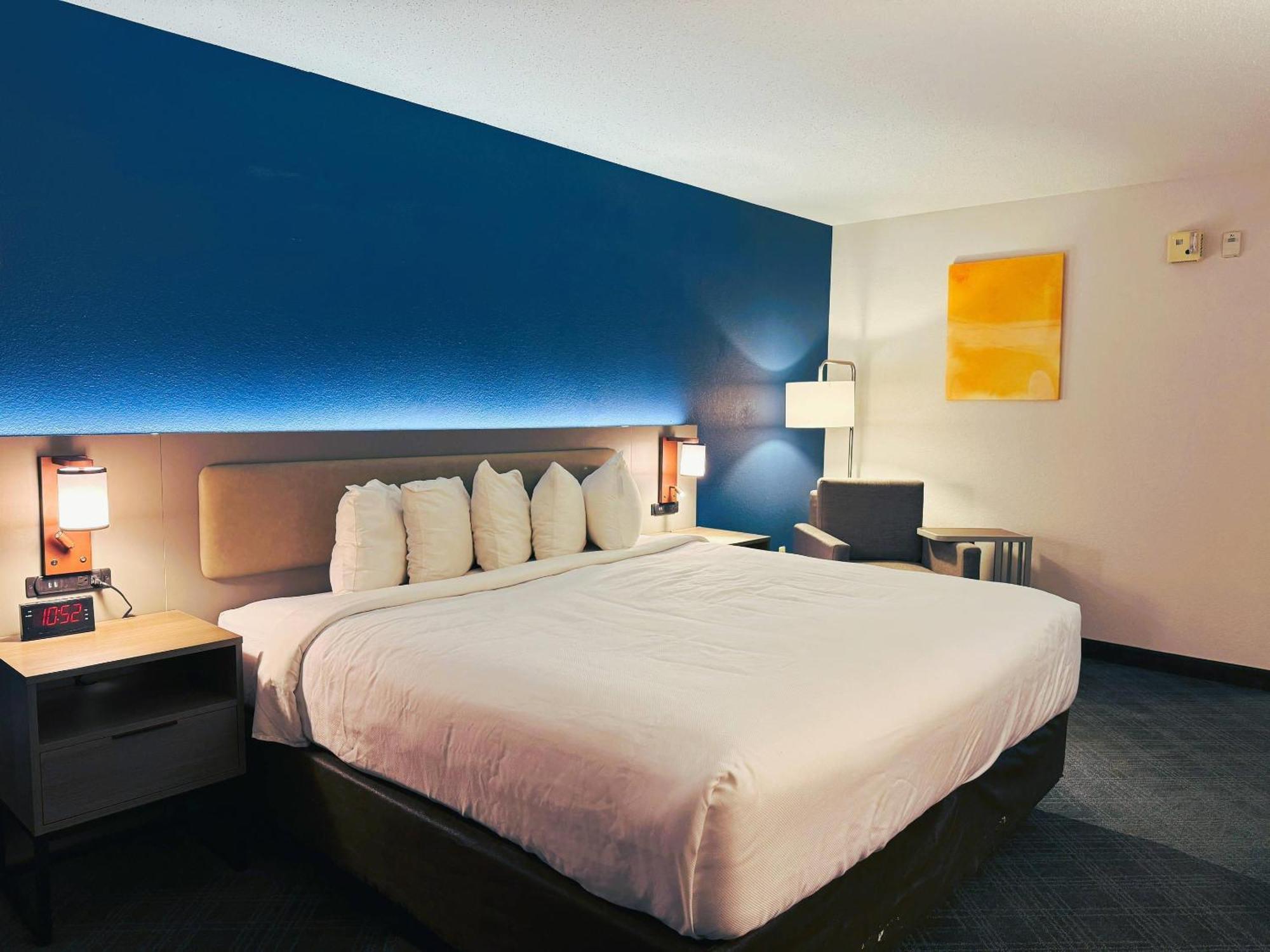 Comfort & I-43 Hotel Sheboygan