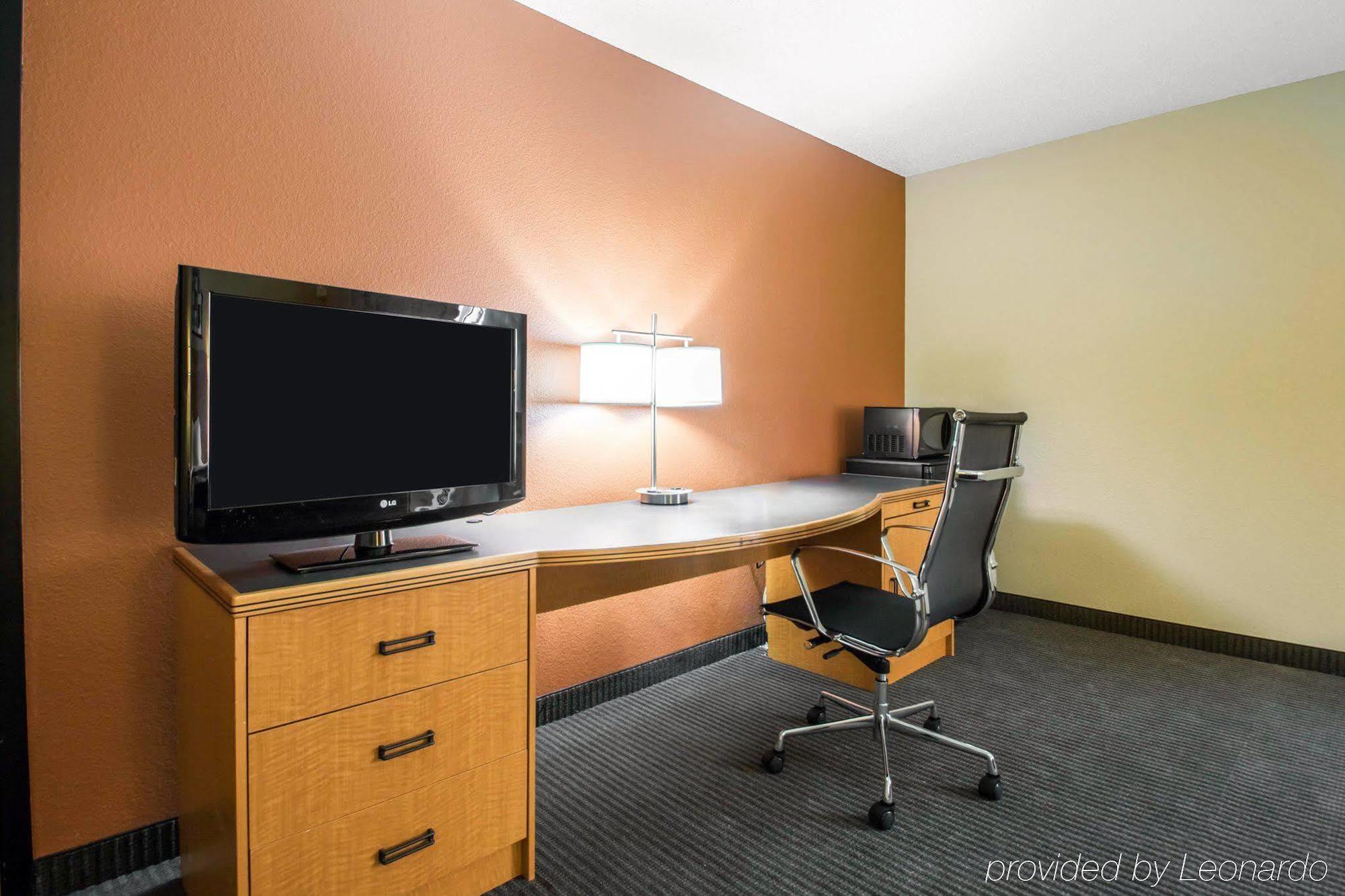 Comfort & I-43 Hotel Sheboygan