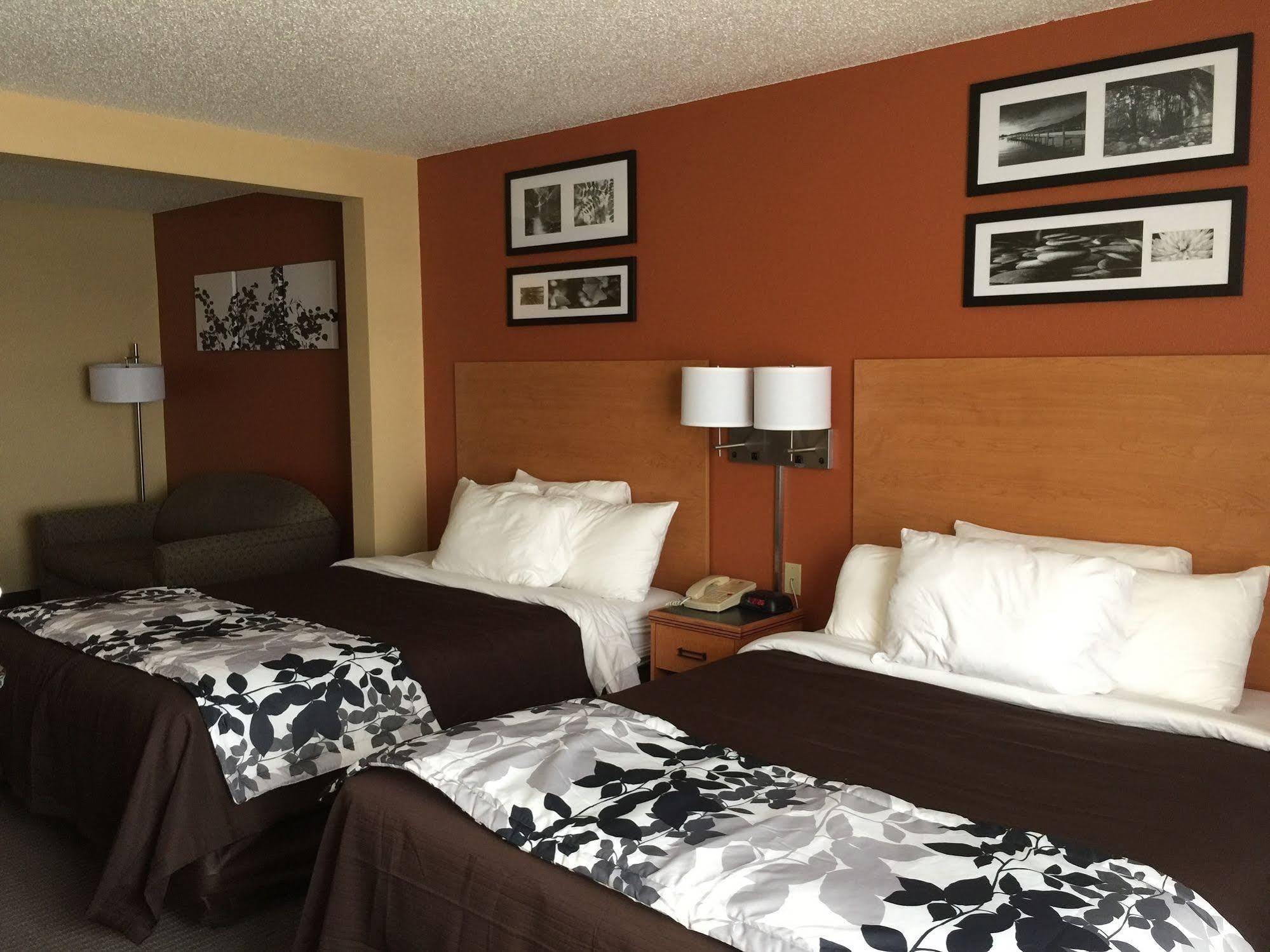 Comfort & I-43 Hotel