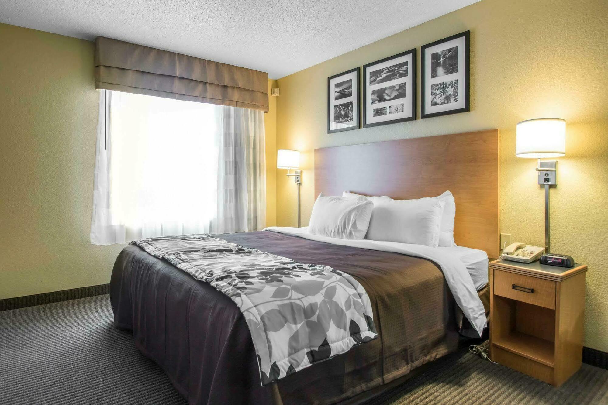Comfort & I-43 Hotel
